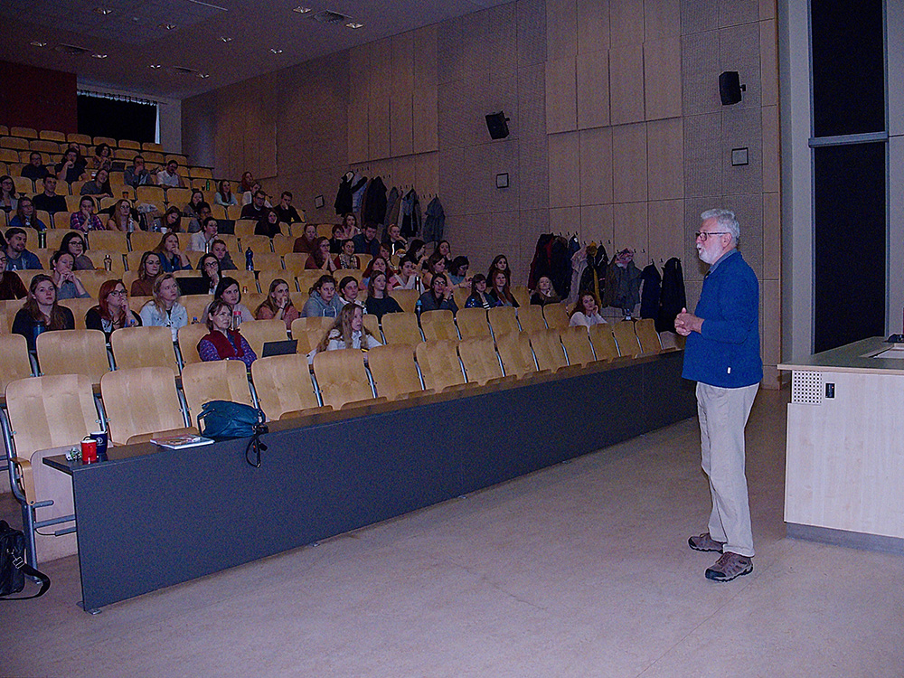 Dr.Tutt přednáší na VFU Brno